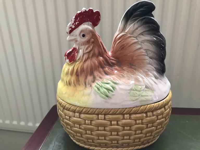 Colourful Vintage Ceramic Hen/Rooster Egg Storer/Holder/Basket 