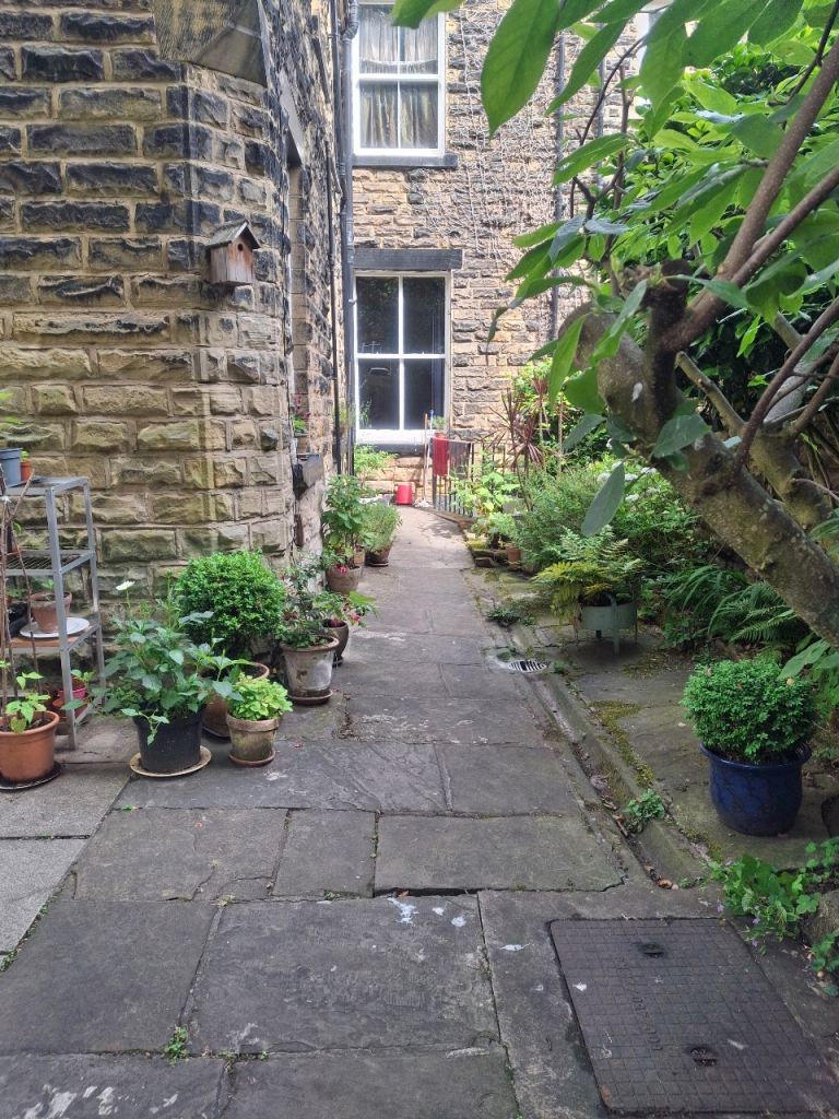 Large 2 Bedroom Flat/Maisonette 