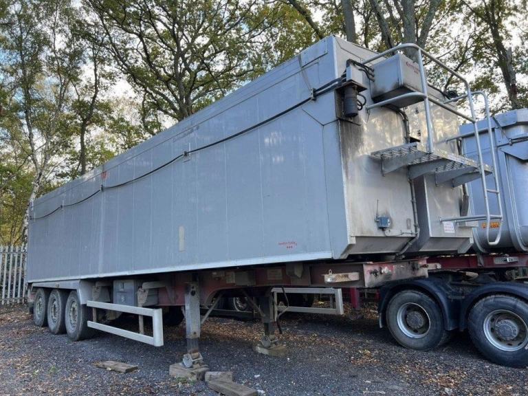 2013 FRUEHAUF TRI-AXLE TIPPING TRAILER