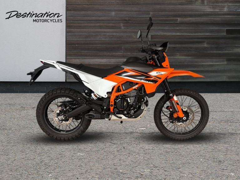 2025 KTM Street 125 ENDURO R orange Manual