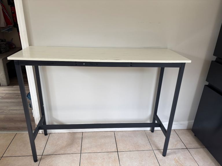 Breakfast/ Bar table 