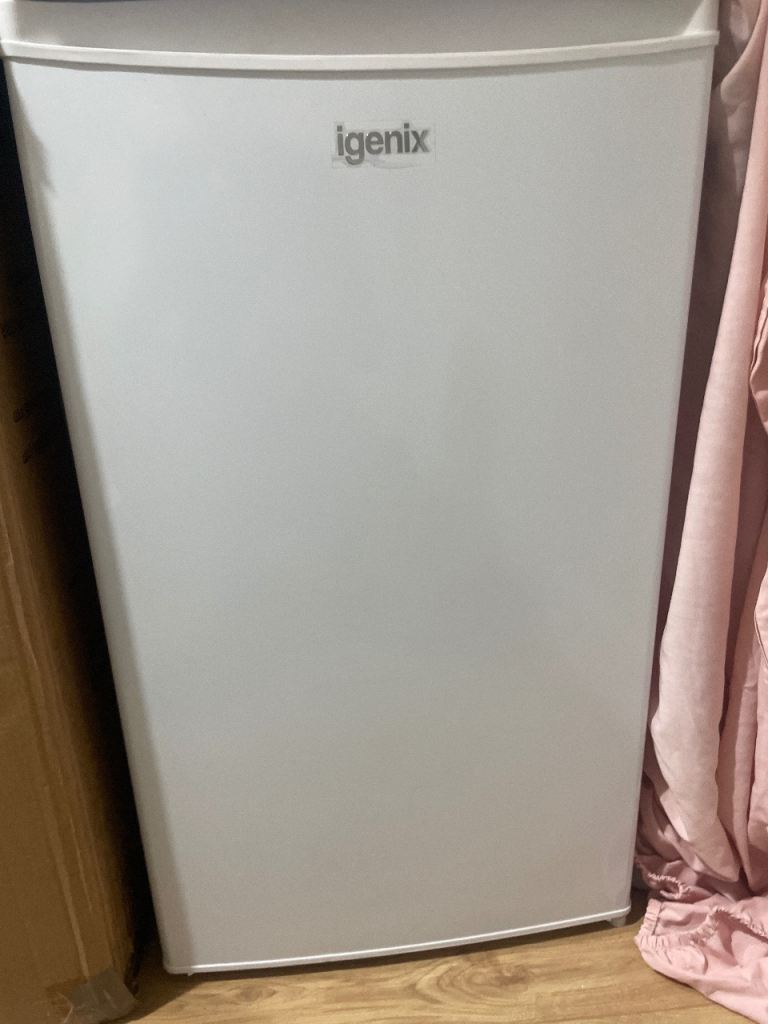 Igenix Undercounter Fridge Freezer - As Good As New