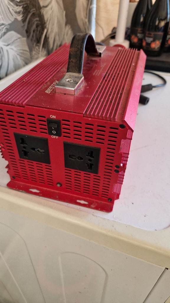 12v inverter 2000w 2 plug sockets model mri20013