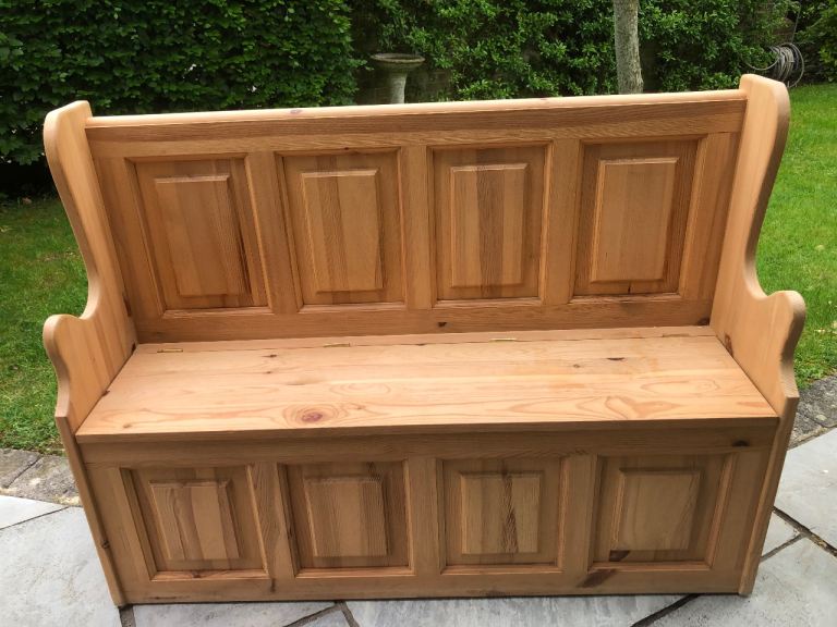 4ft MONKS BENCH. PEW. STORAGE. PINE SETTLE. Delivery possible.