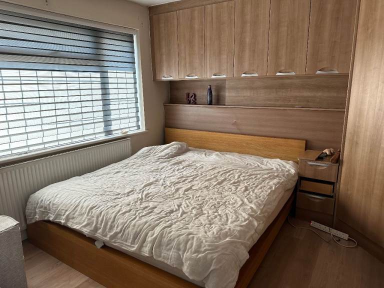 Spare room in house communal kitchen bathroom sitting room garden at north harrow near station