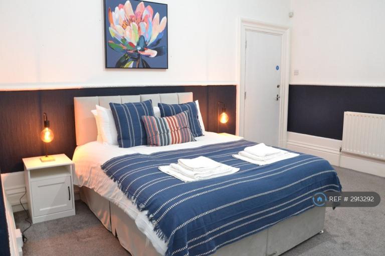 8 bedroom house in Chester Square, Ashton-Under-Lyne, OL6 (8 bed) (#2913292)