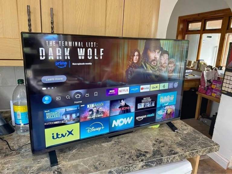 50" PANASONIC 4K SMART FREEVIEW HD LED TV WITH ORIGINAL STAND & REMOTE CONTROL