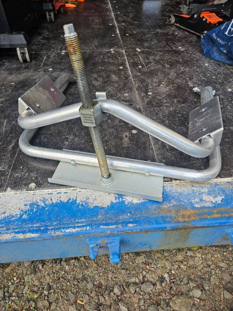 Caravan leveller and cable