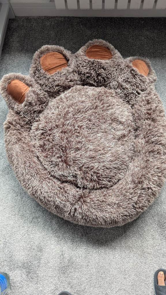 Large pet bed ( new ) 