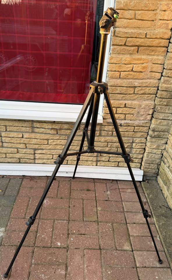 TRIPOD ADJUSTABLE HEIGHT FOR CAMERA, CAMCORDER OR PHONE LITTLE USED ONLY £9 CAN POST