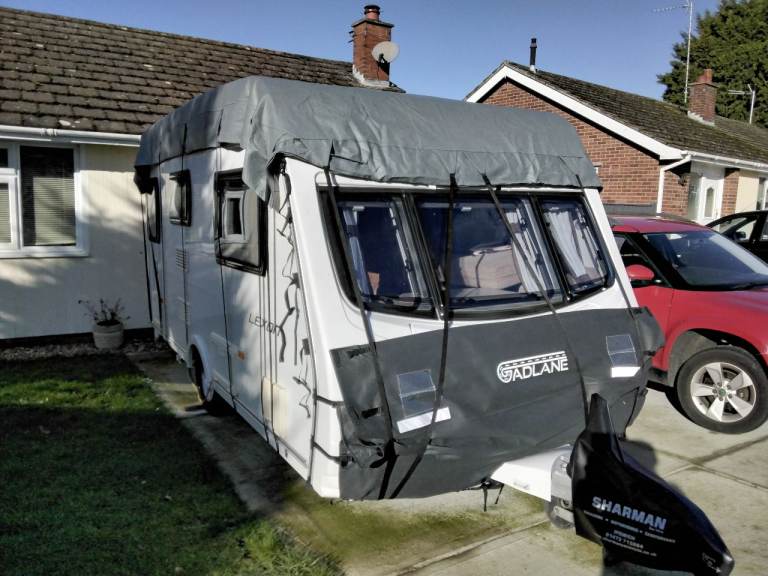 LUNAR LEXON  420 2 Berth touring caravan 2012.