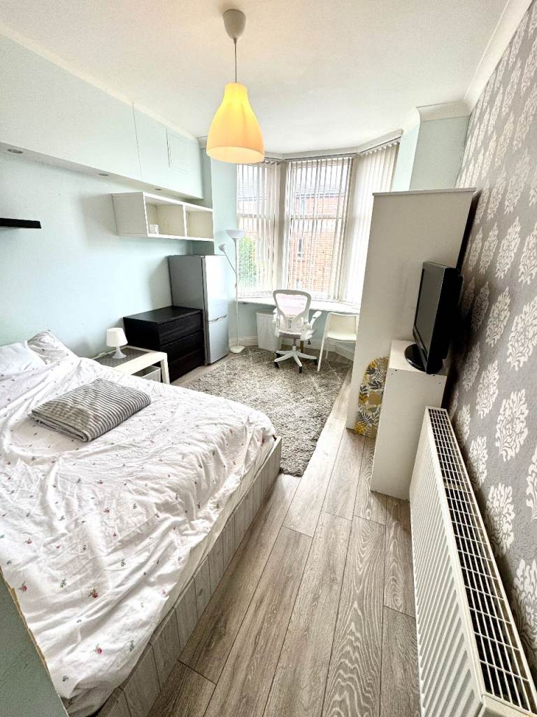 Room for Rent Near Glasgow City Centre - all bills included in rent.