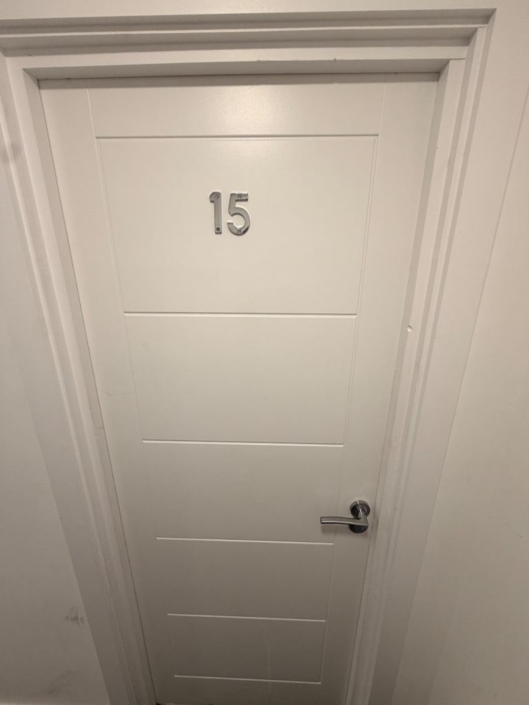 Modern Studio Flat – £1,200 pcm – Zero Deposit – Ready to Move In