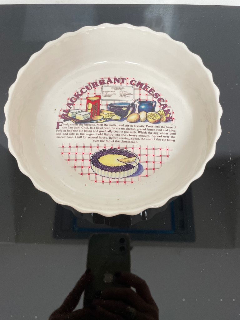 Ceramic Blackcurrant Cheesecake Baking Dish – Good Condition