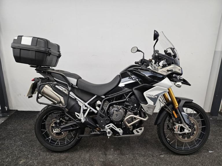 TRIUMPH TIGER 900 RALLY PRO ** LOW MILEAGE - SPOT LIGHTS - ENGINE BARS **