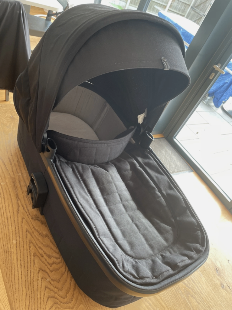 Joolz Hub+ Carrycot / Bassinet - Brilliant BLACK - Used