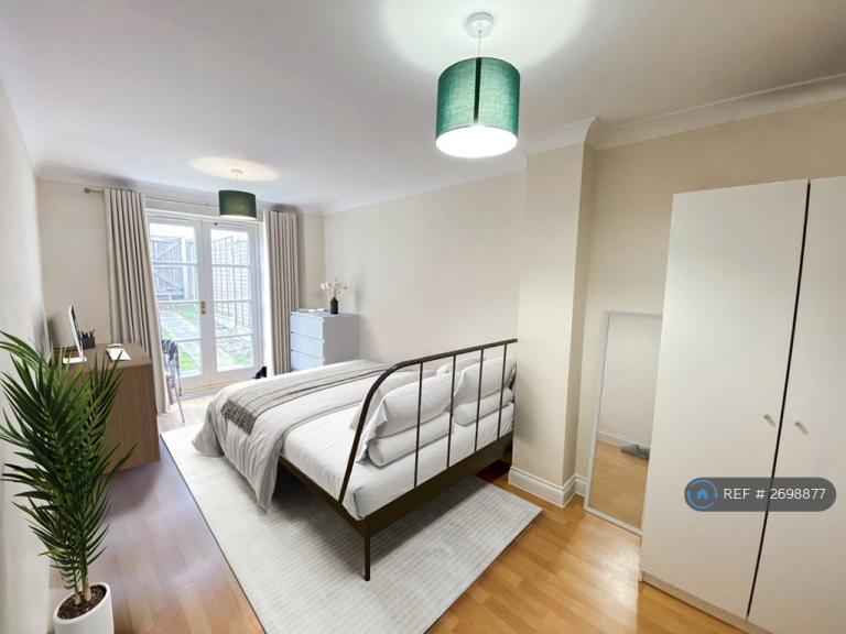 5 bedroom house in Albany Gardens, Colchester, CO2 (5 bed) (#2698877)