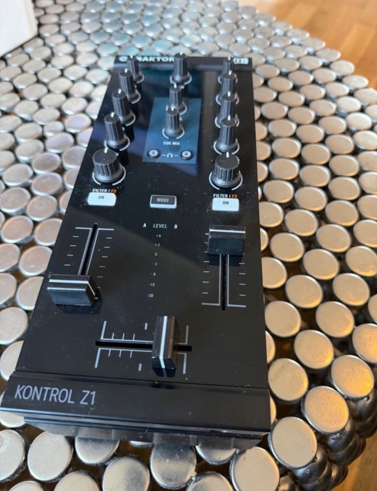 Native Instruments Traktor Kontrol Z1