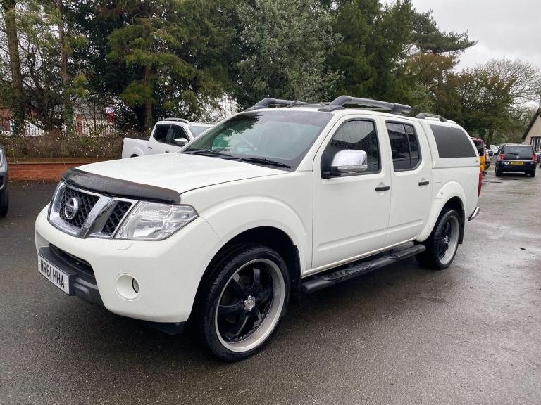 2011 Nissan Navara Double Cab Pick Up Tekna 2.5dCi 190 4WD PICK UP DIESEL Manual