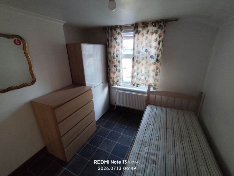 Room For Rent In Greenwich 