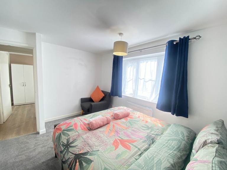 2- bed CONTRACTOR accommodation in central Hull