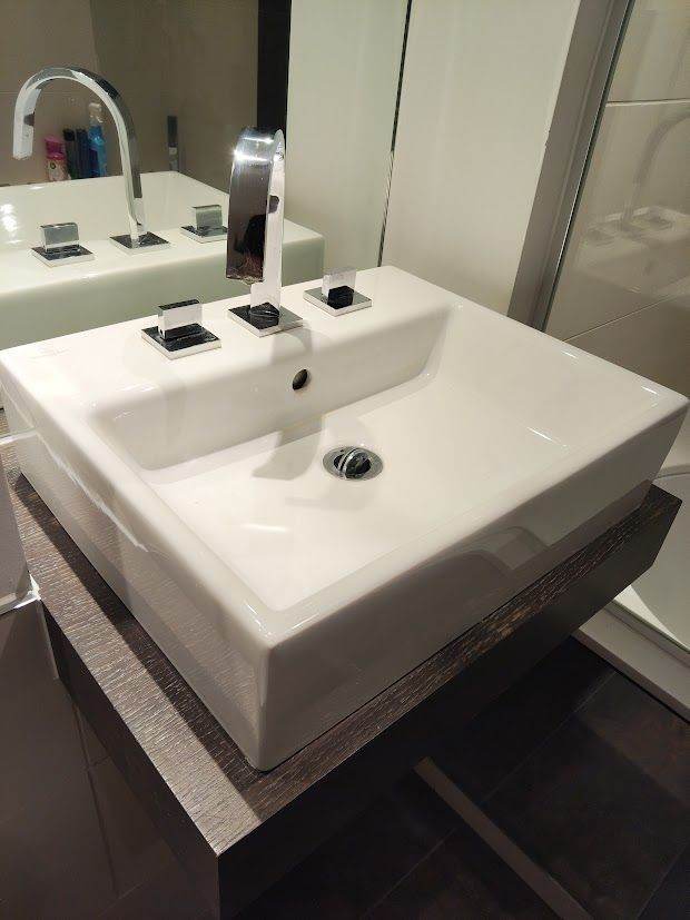 image for Villeroy & Boch Countertop Basin Sink + Vado Geo 3-Hole Basin Mixer Tap – Reasonably Good Condition