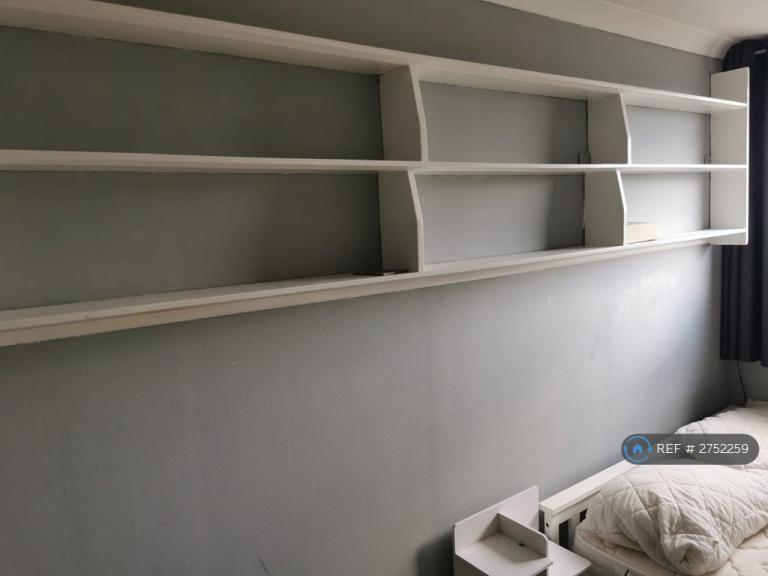 1 bedroom in Hereford Walk, Basildon, SS14 (#2752259)