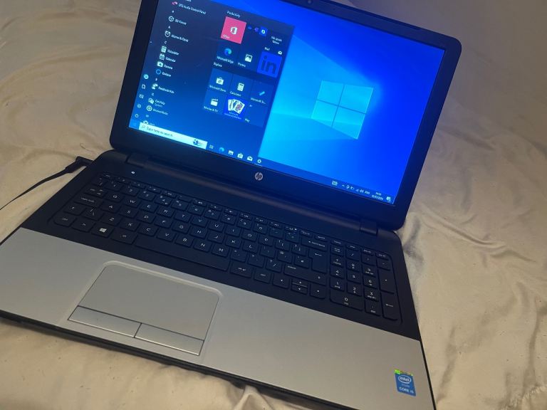 HP 15 inch laptop core i5 webcam WiFi Bluetooth DVD HDMI USB 3.0
