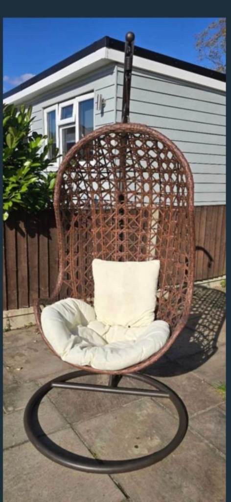 Hanging egg chair