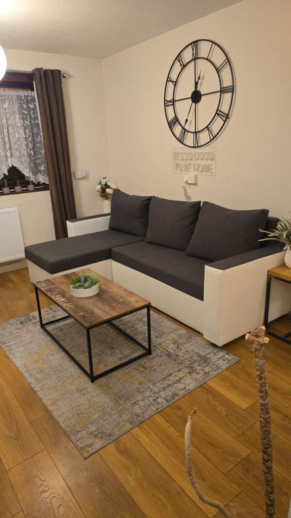 Bright, Large Room – Bills Included – Excellent Transport Links