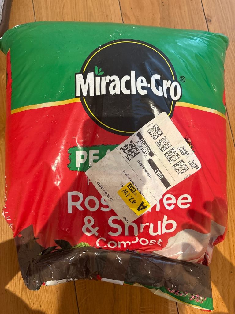 Miracle-Gro Peat Free Rose & Shrub Compost