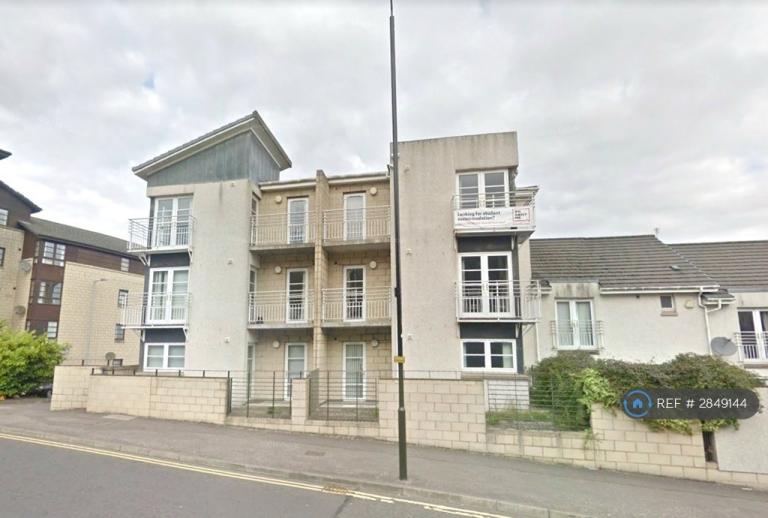 3 bedroom flat in Daniel Terrace, Dundee, DD1 (3 bed) (#2849144)