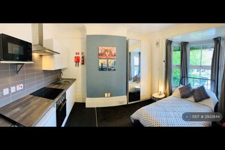 Studio flat in Upper Fant Road, Maidstone, ME16 (#2932844)