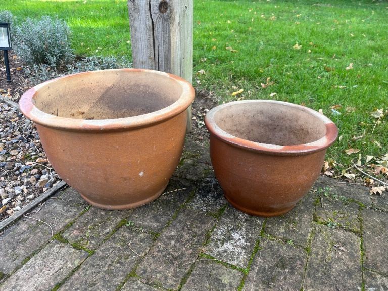 Set of 2 Garden Planters/ Plant Pots - Set of 2, Used Condition