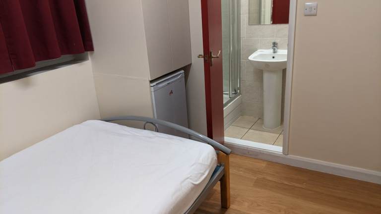 Double Ensuit  wiith Bills £800