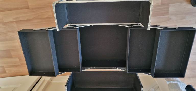 4 in 1 Professional Makeup Trolley (Mint Blue) Very Good condition