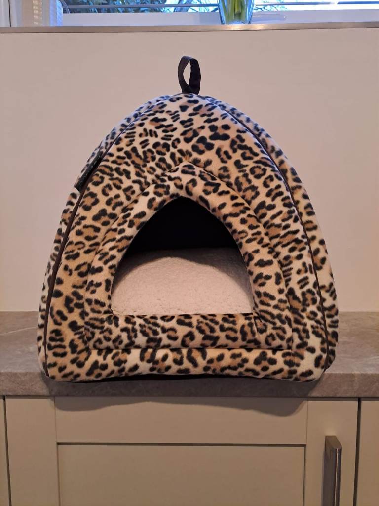 PETFACE Luxury Leopard Igloo