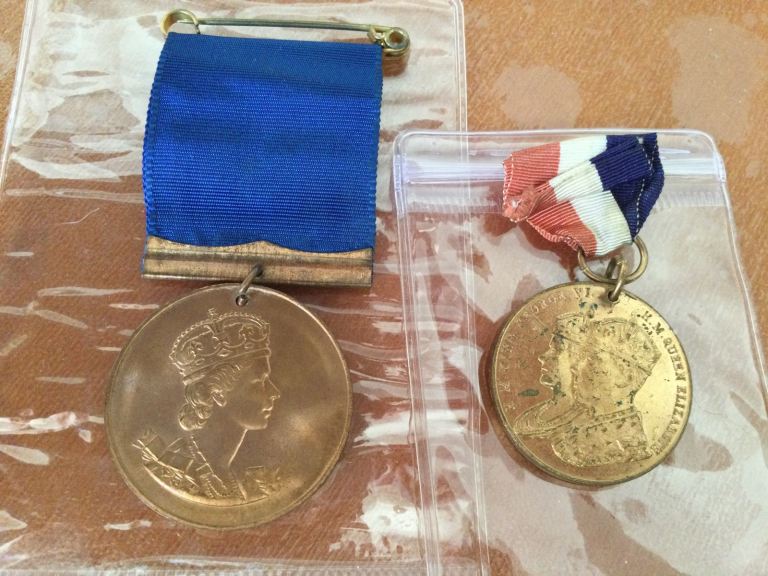 Mint Quality Queen Elizabeth 2nd coronation model, with original ribbon + clasp +king George 6 medal
