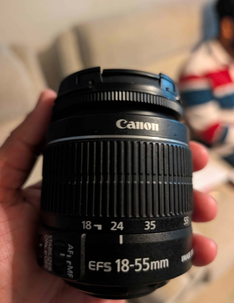 Canon EOS 1300D base lens and camera bag