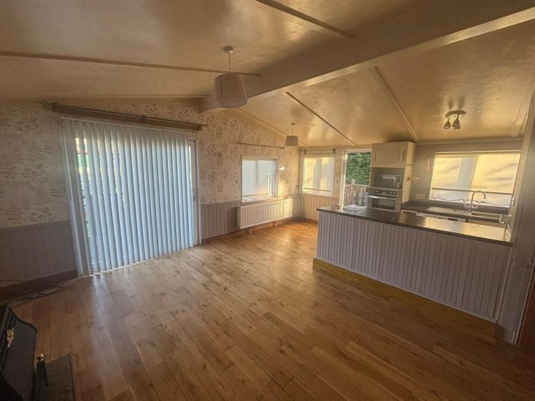 “KERMIT” WOOD CABIN LODGE 2 BED TWIN LODGE 40FT X 20FT | SHOWER & BATH