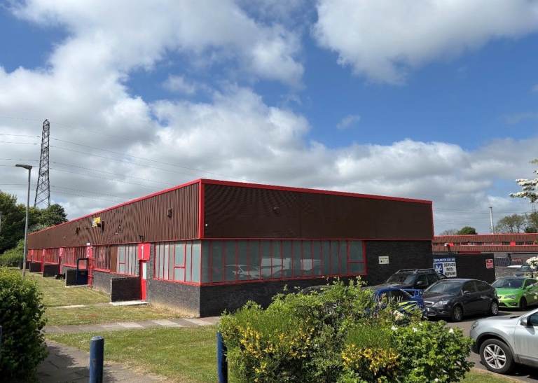 Warehouse to Let in Cramlington – 2,153 sq.ft. Roller Shutter & Secured Yard. NO BUSINESS RATES.  