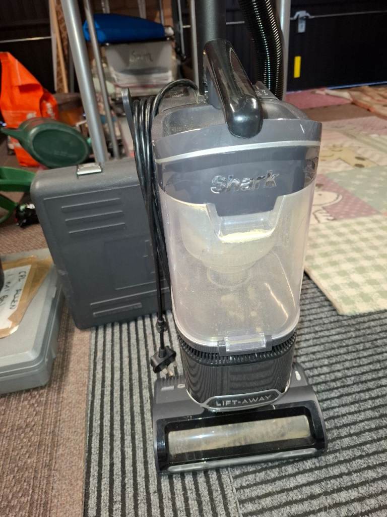 Shark lift away hoover