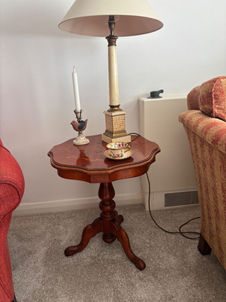 Occasional table immaculate 