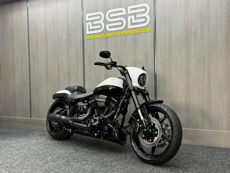 2017 17 Harley Davidson FXSE Softail 1801 CVO PRO STREET BREAKOUT 17 - STAGE 1