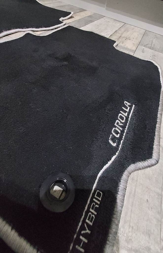 Genuine Toyota Corolla mats and bootliner.