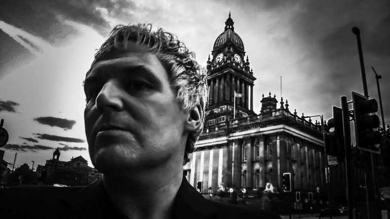 SINGER/LYRICIST SEEKING GUITARIST/BAND IN THE LEEDS AREA