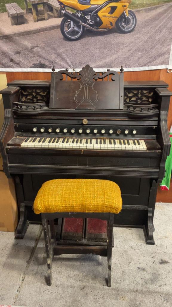 Vintage pump reed organ 