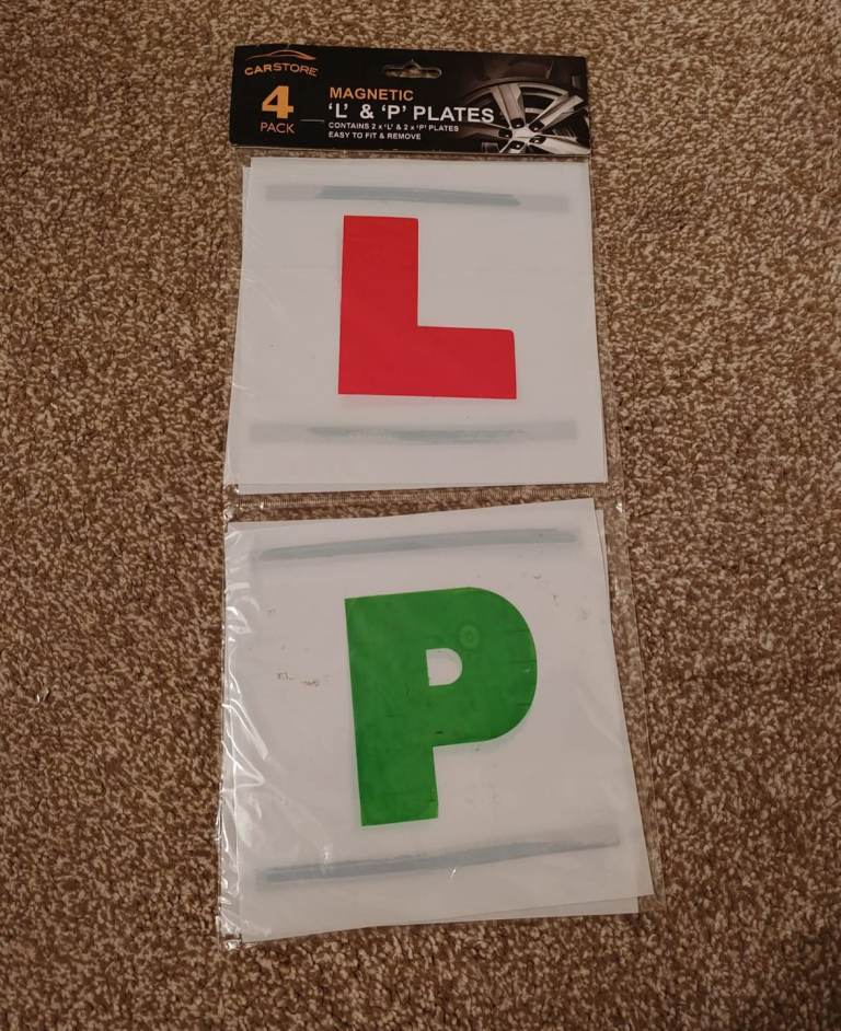 New pack of 4 magnetic 'L' & 'P' plates easy to fit & remove