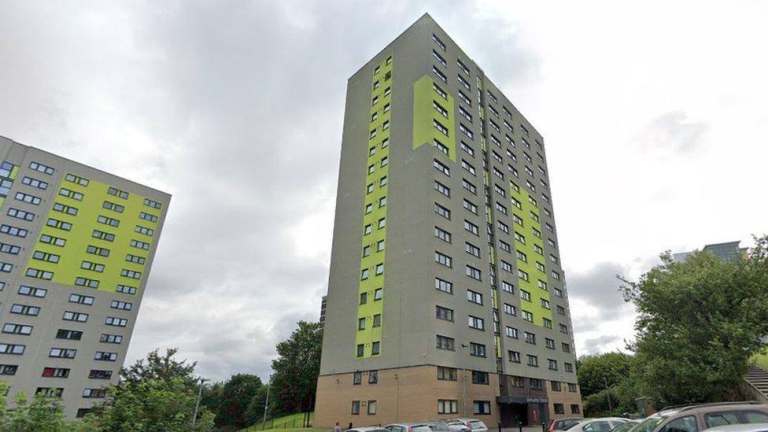 LHA or PIPS tenants welcome. 2/3 Bedroom Flat to let near city centre.