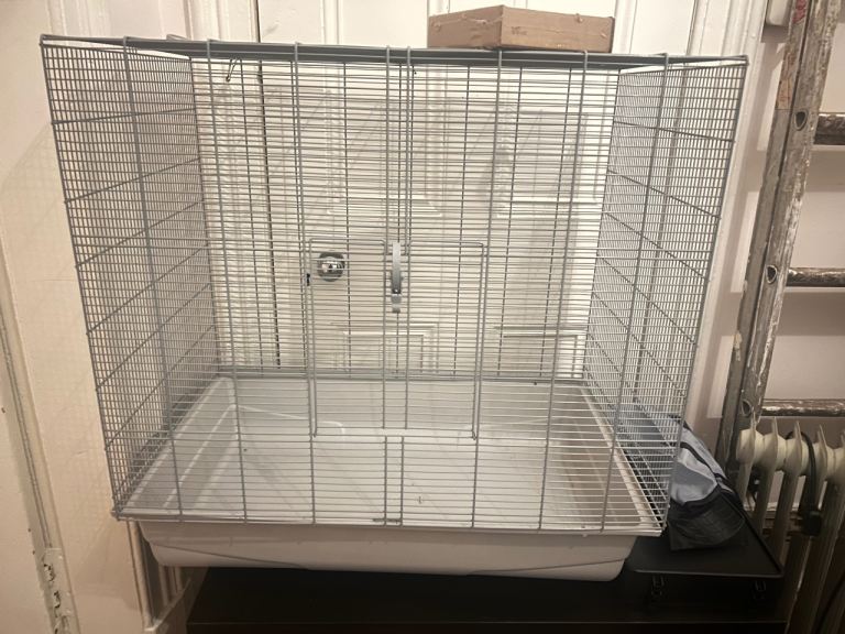 Free animal cage
